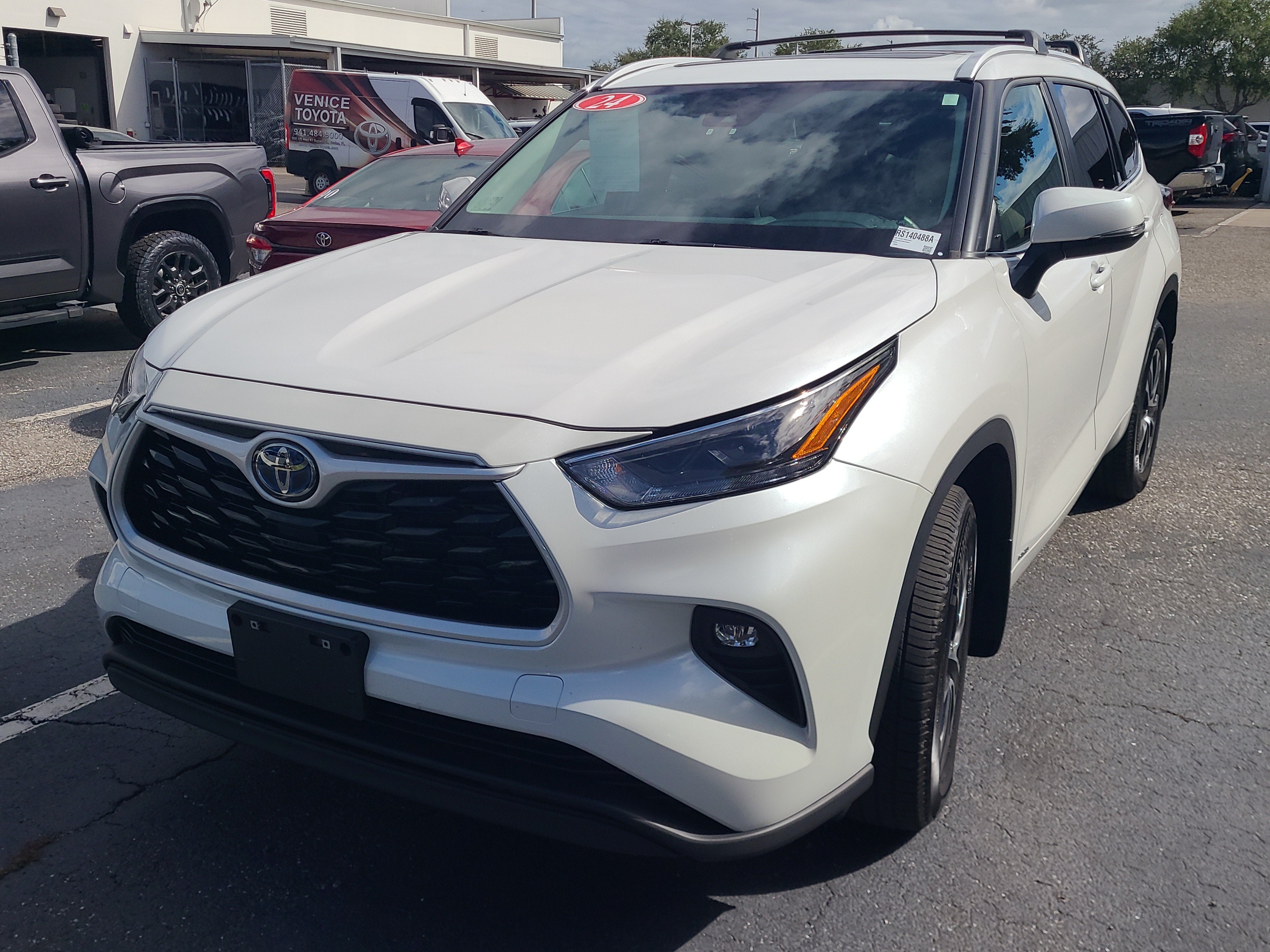 2024 Toyota Highlander Hybrid XLE