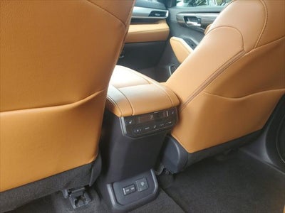 2024 Toyota Highlander Platinum