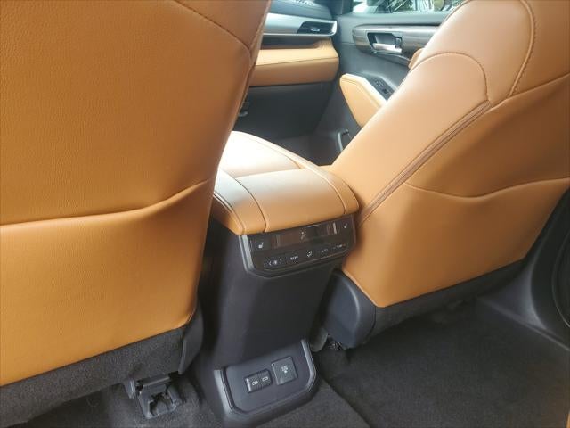 2024 Toyota Highlander Platinum