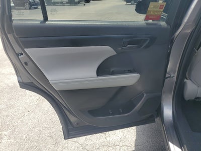 2023 Toyota Highlander LE