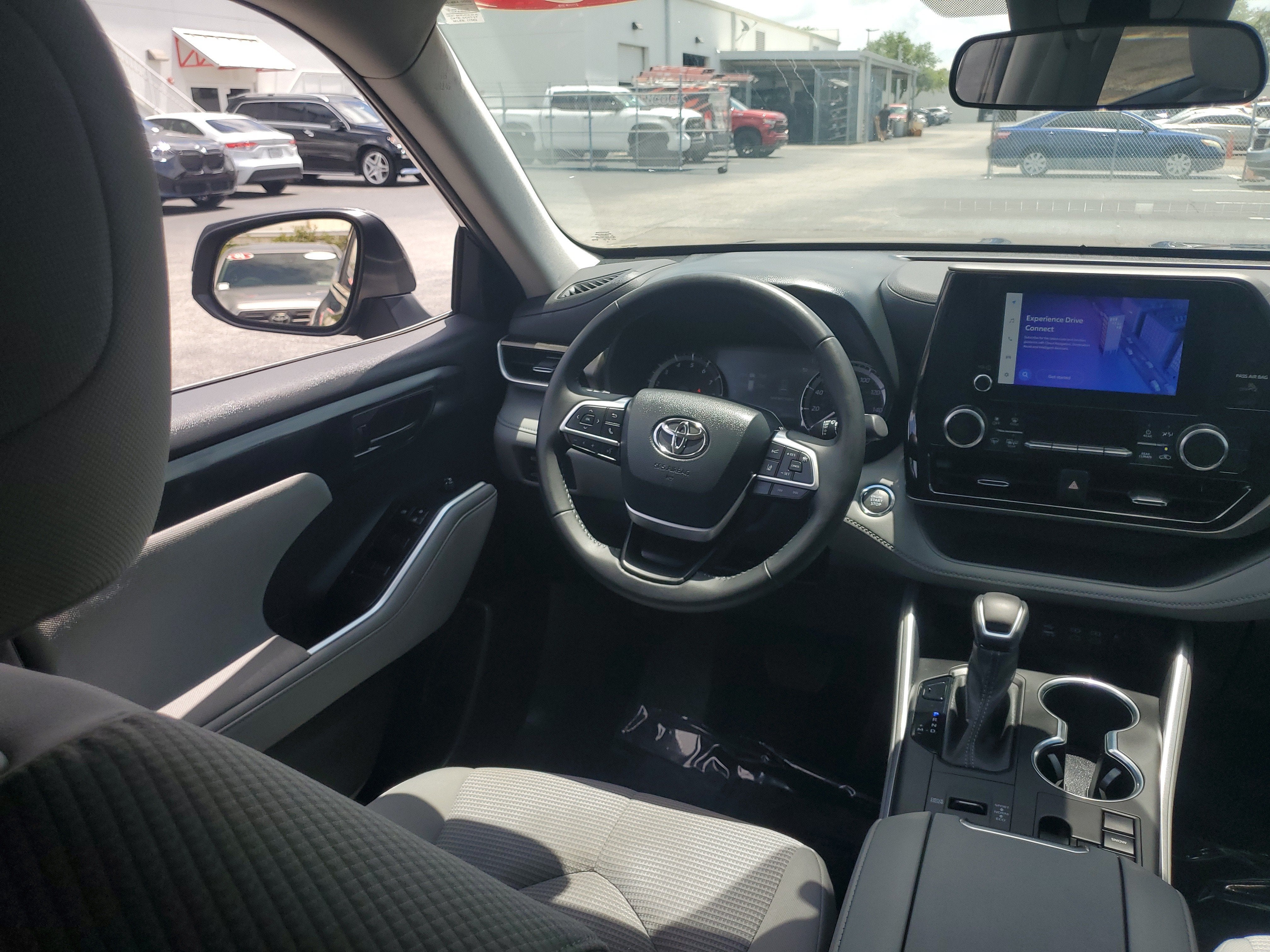 2023 Toyota Highlander LE