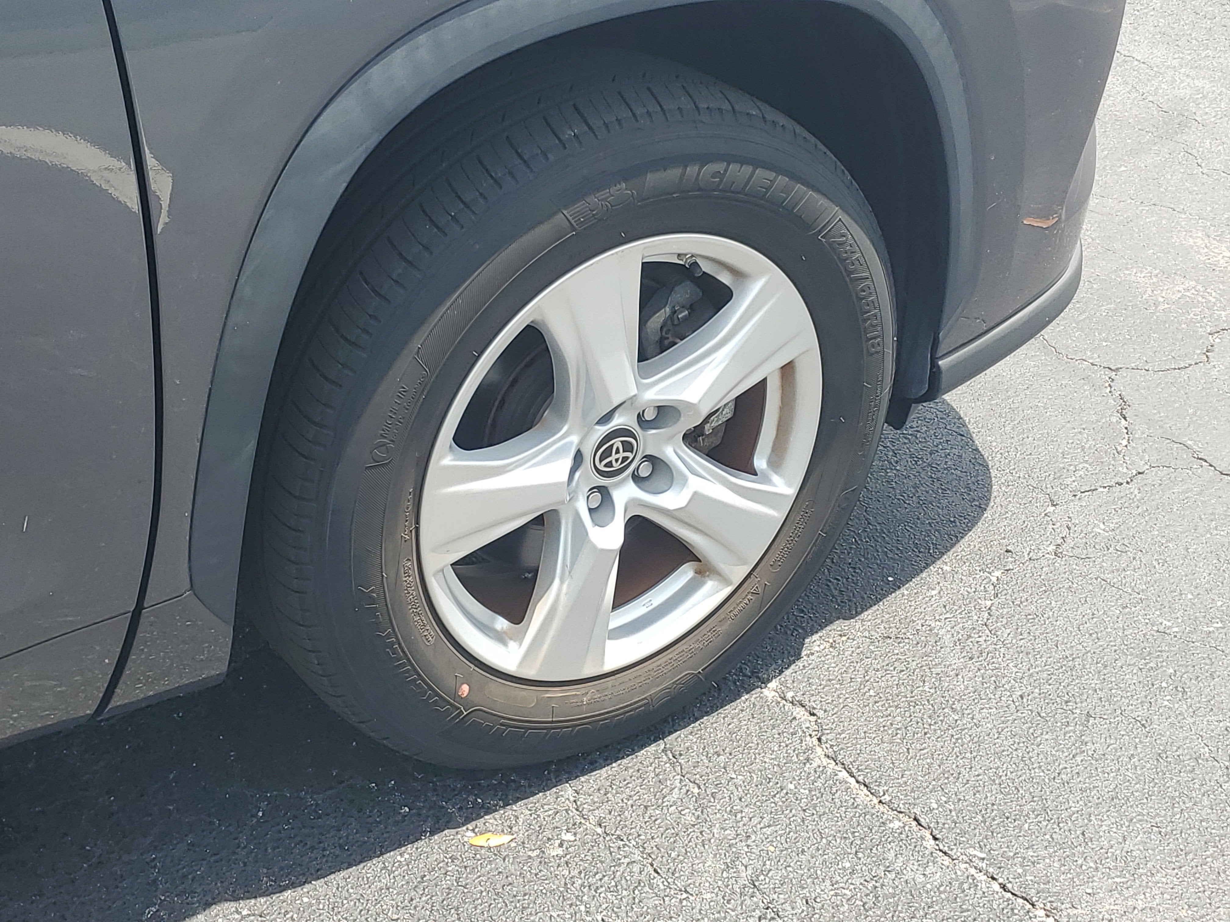 2023 Toyota Highlander LE