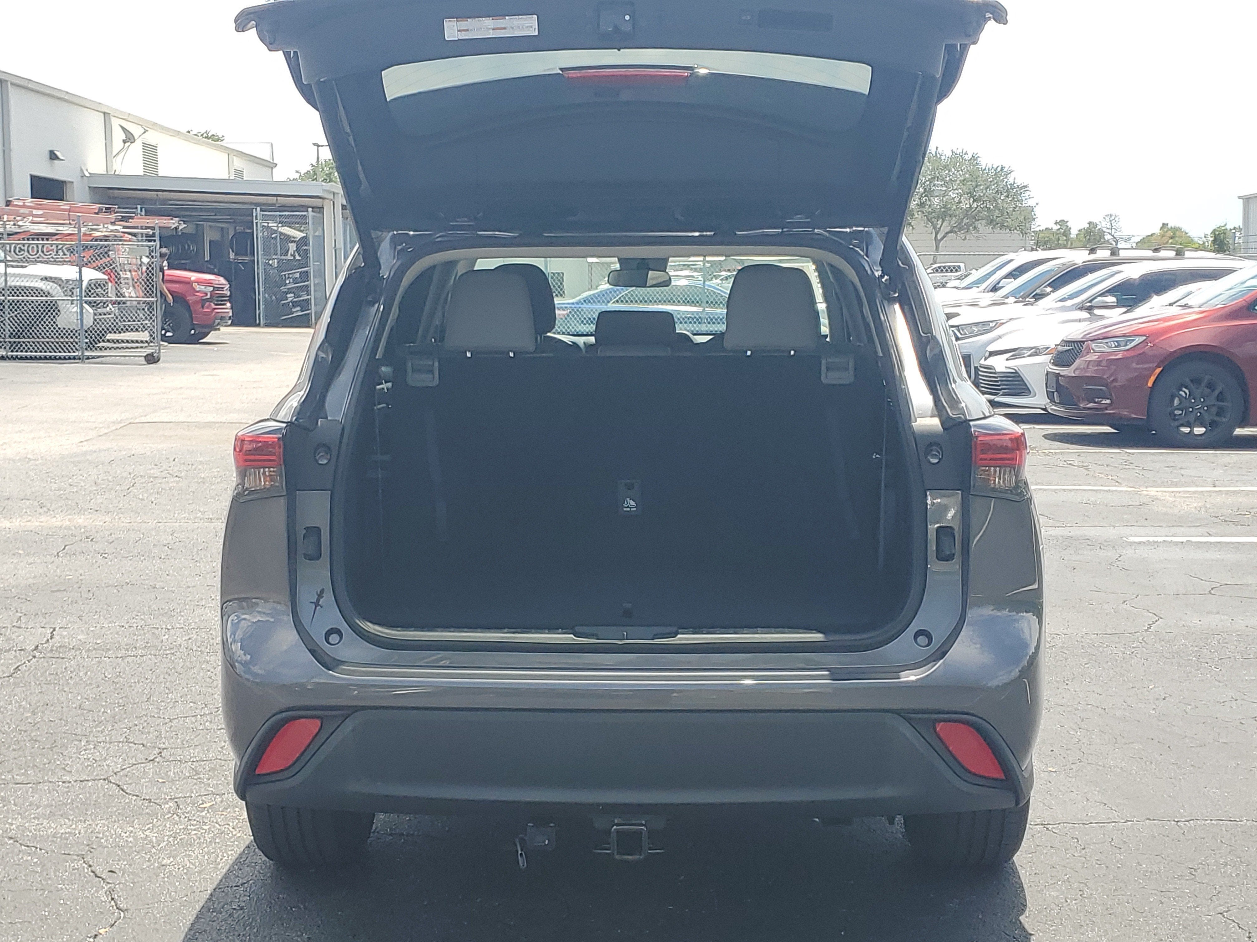 2023 Toyota Highlander LE