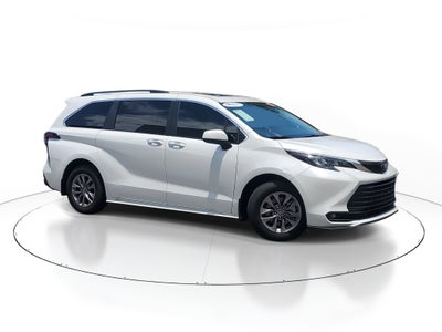 2025 Toyota Sienna XLE