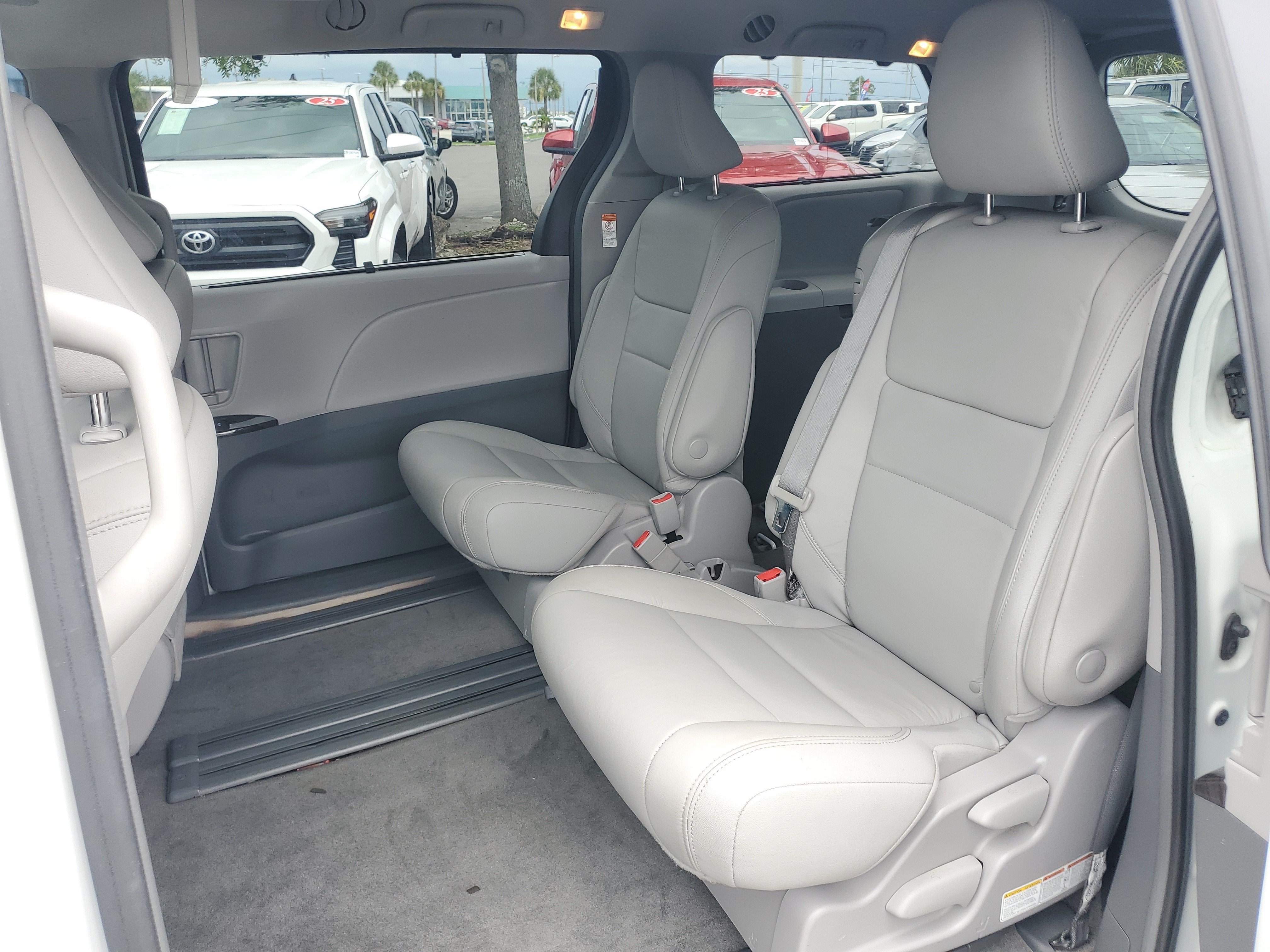 2018 Toyota Sienna XLE Auto Access Seat