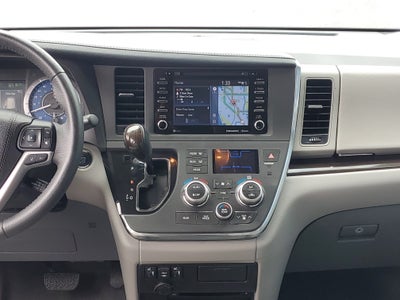 2018 Toyota Sienna XLE Auto Access Seat