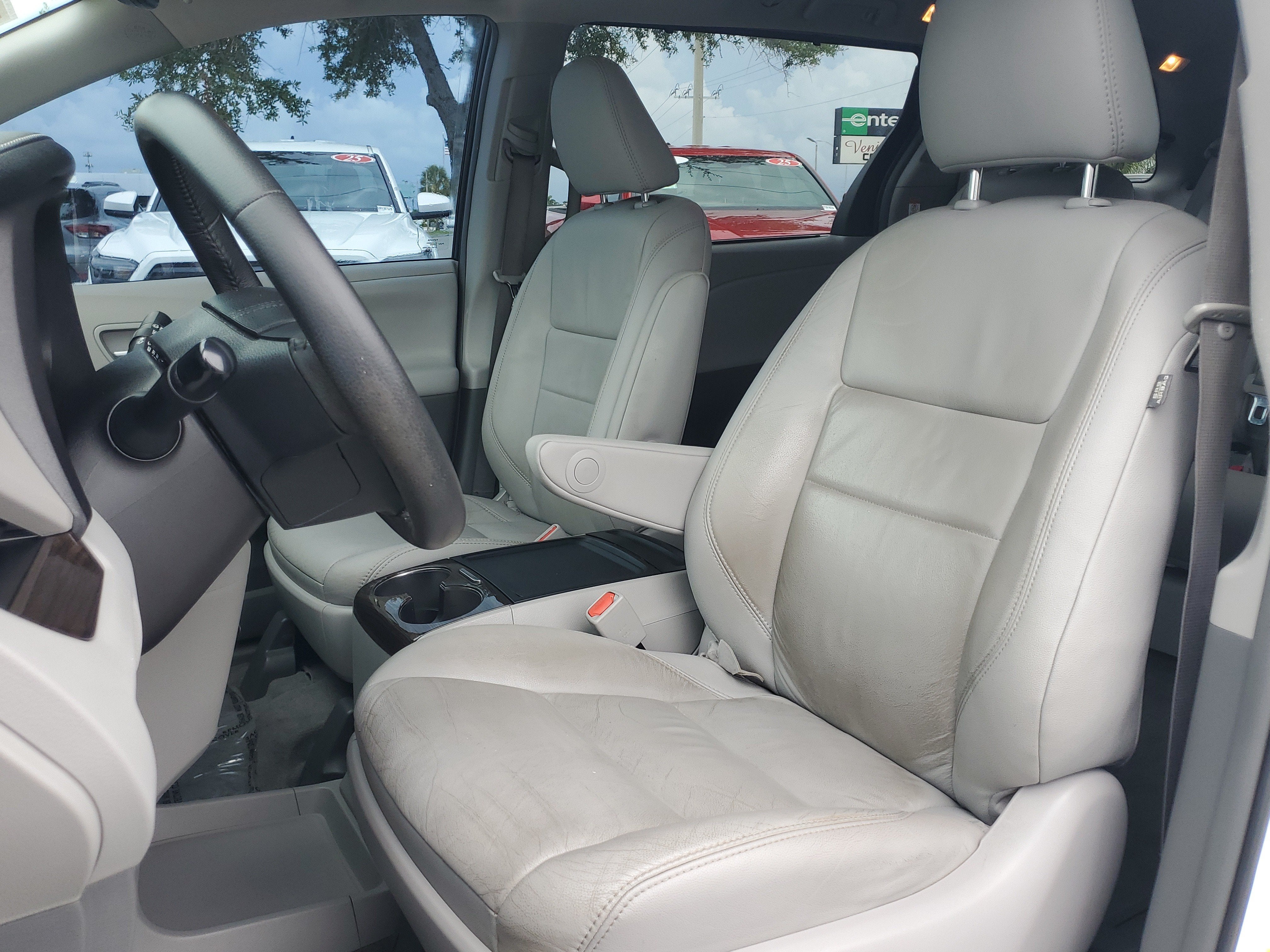 2018 Toyota Sienna XLE Auto Access Seat