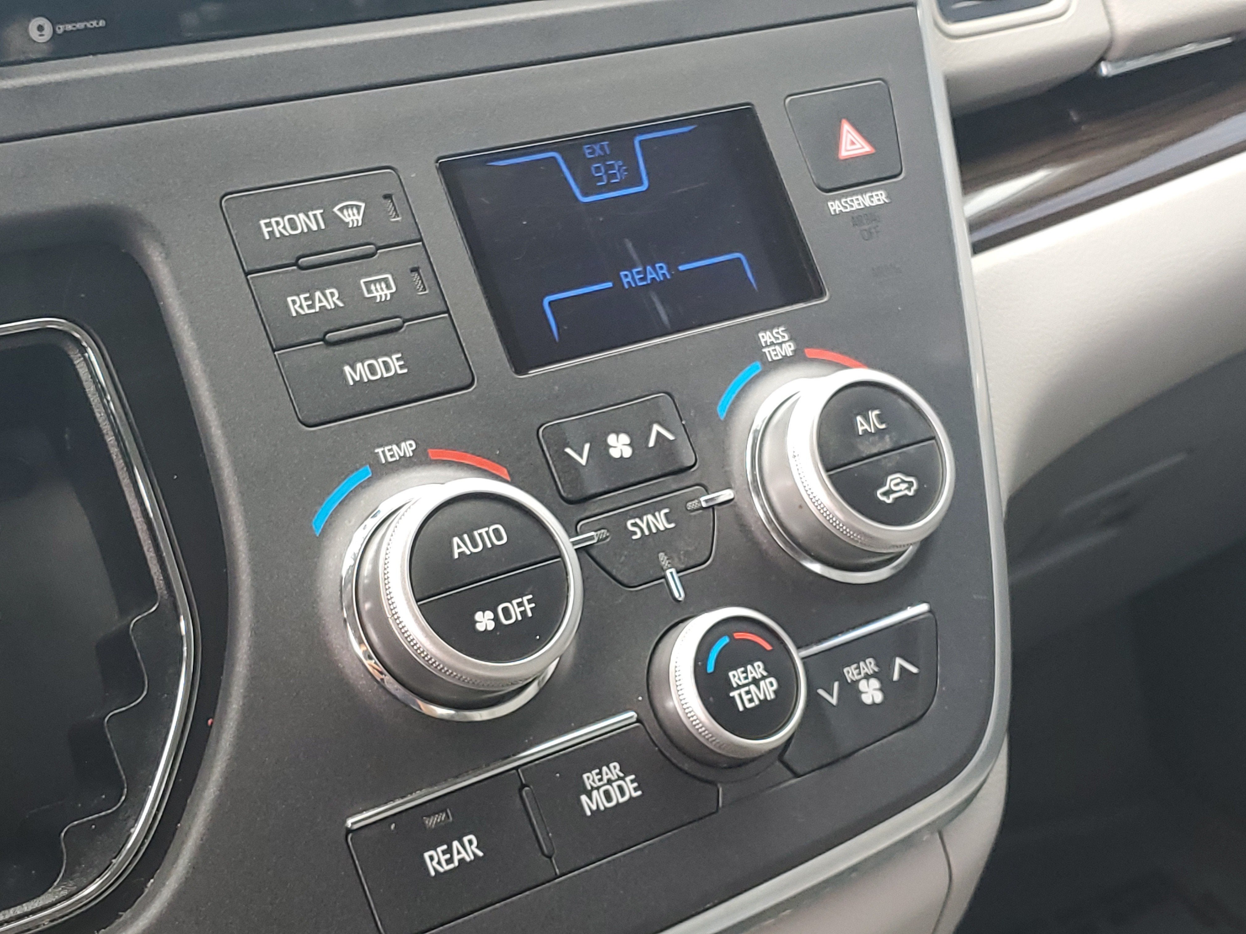 2018 Toyota Sienna XLE Auto Access Seat