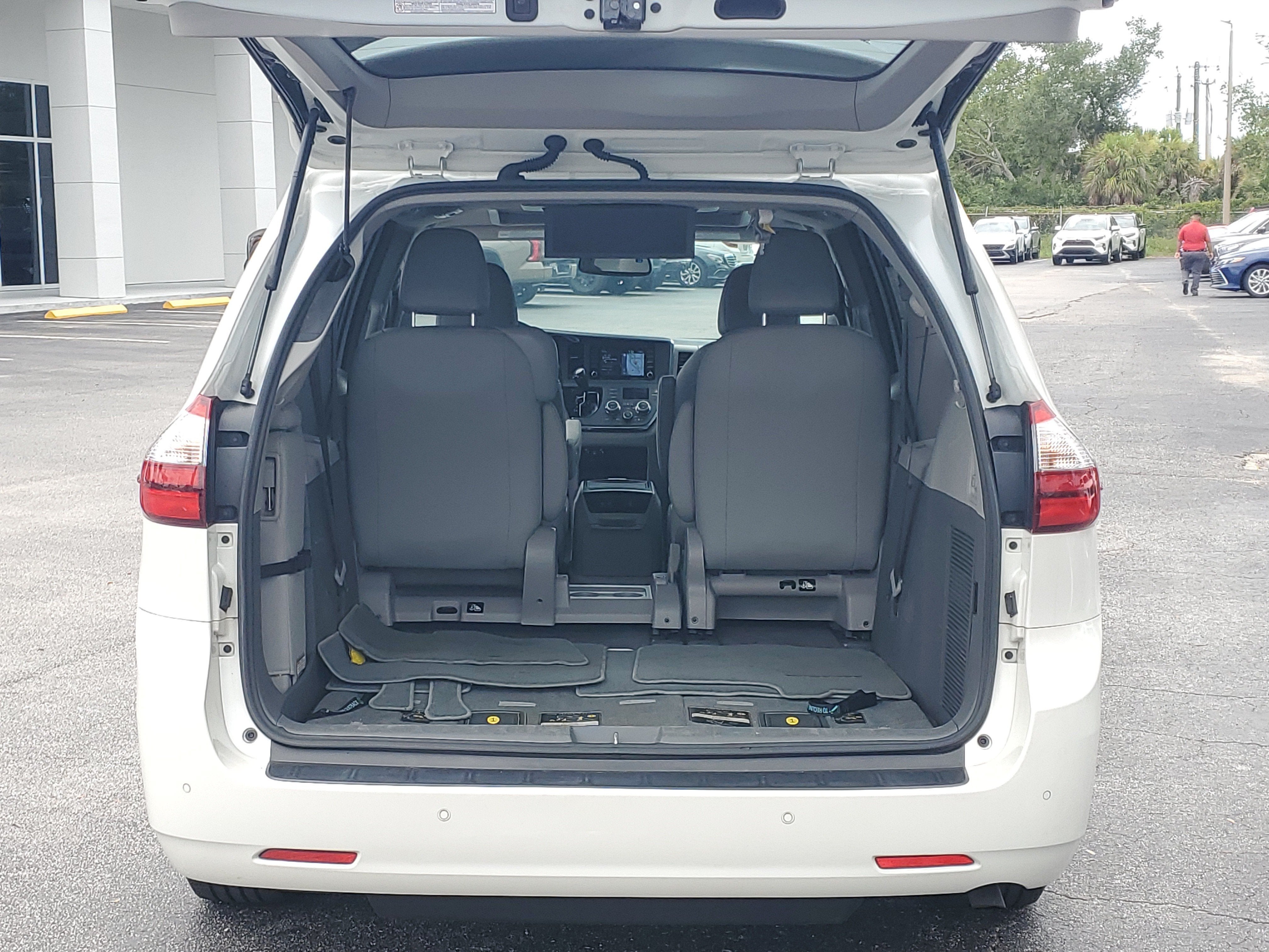 2018 Toyota Sienna XLE Auto Access Seat