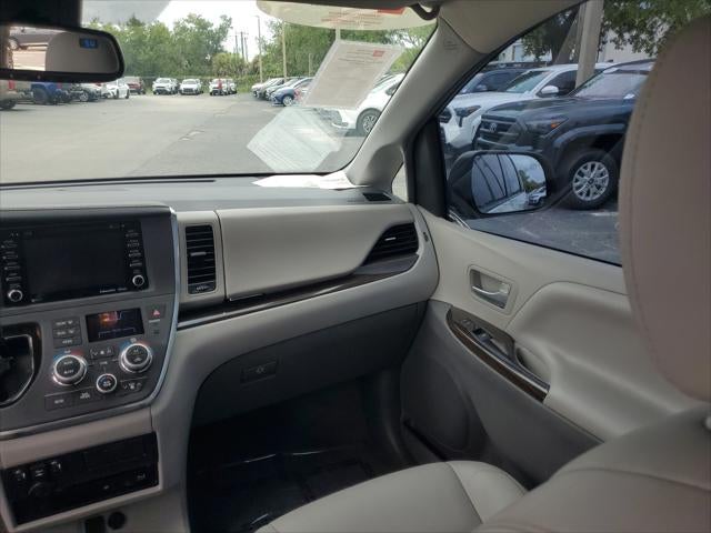 2018 Toyota Sienna XLE Auto Access Seat