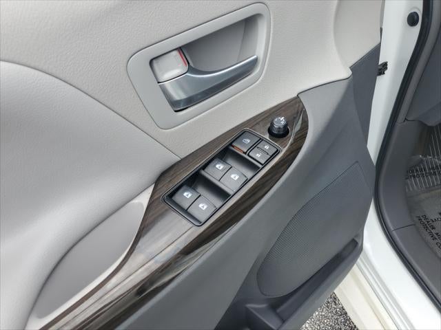 2018 Toyota Sienna XLE Auto Access Seat