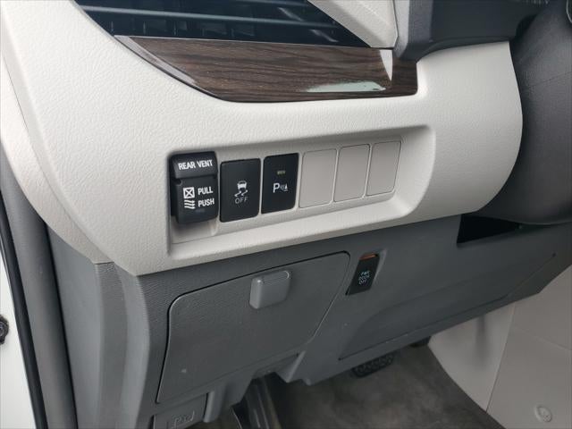 2018 Toyota Sienna XLE Auto Access Seat