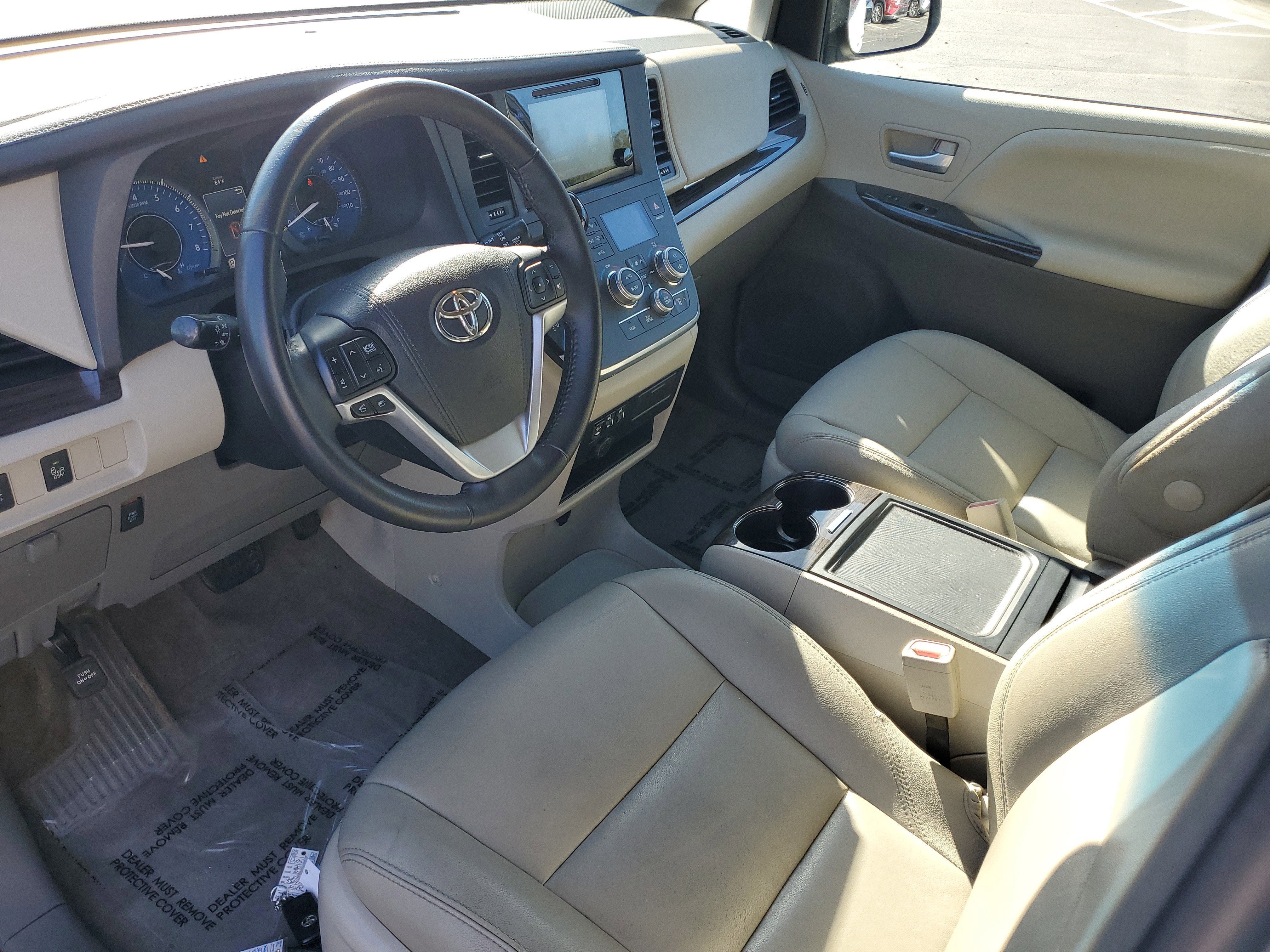 2017 Toyota Sienna XLE