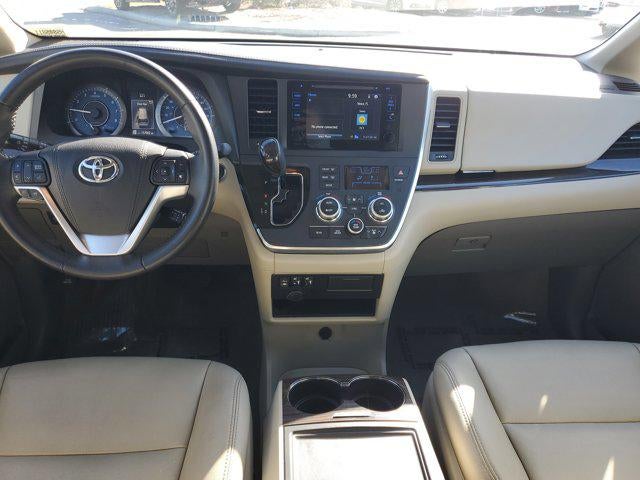 2017 Toyota Sienna XLE