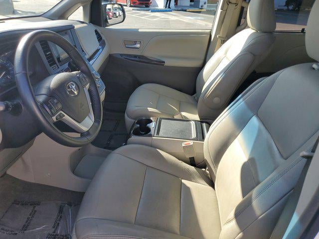2017 Toyota Sienna XLE