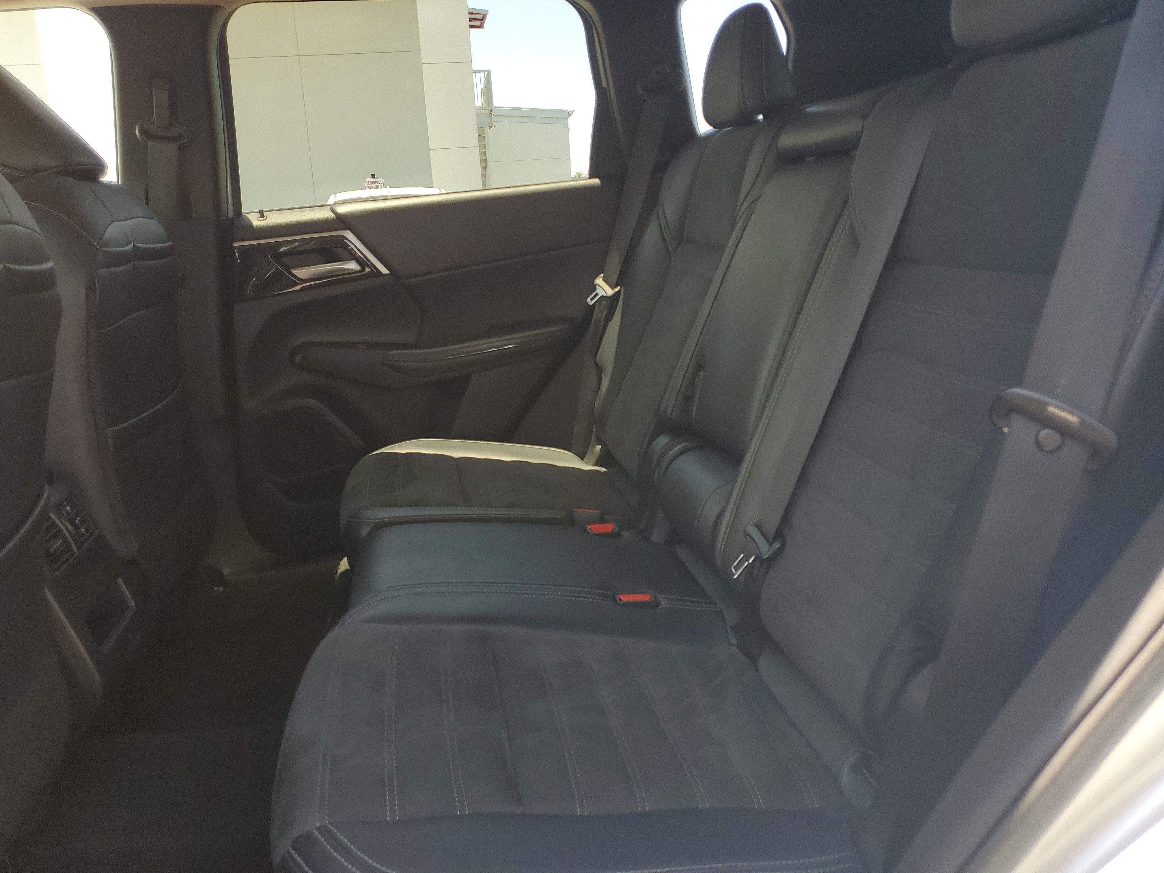 2024 Mitsubishi Outlander SE Black Edition w/Pano Roof
