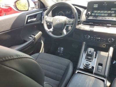 2024 Mitsubishi Outlander SE Black Edition w/Pano Roof