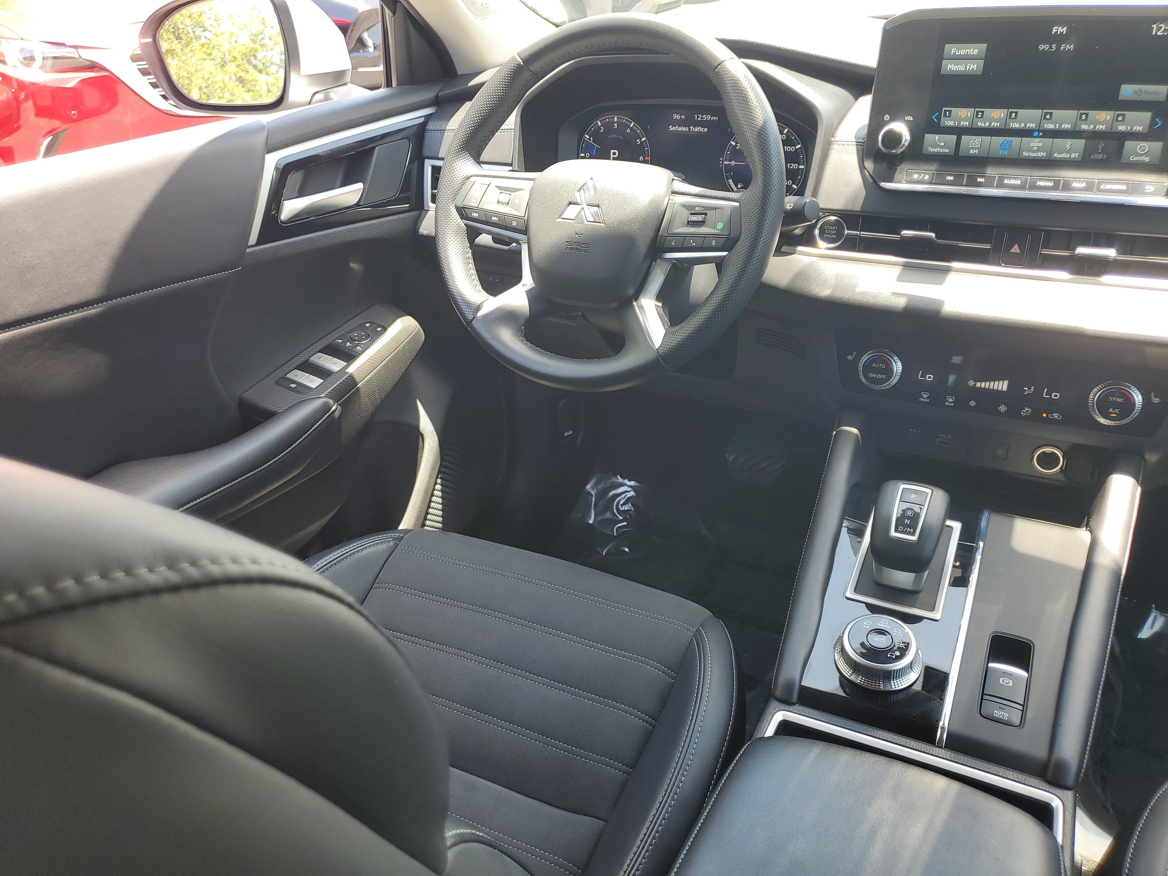 2024 Mitsubishi Outlander SE Black Edition w/Pano Roof