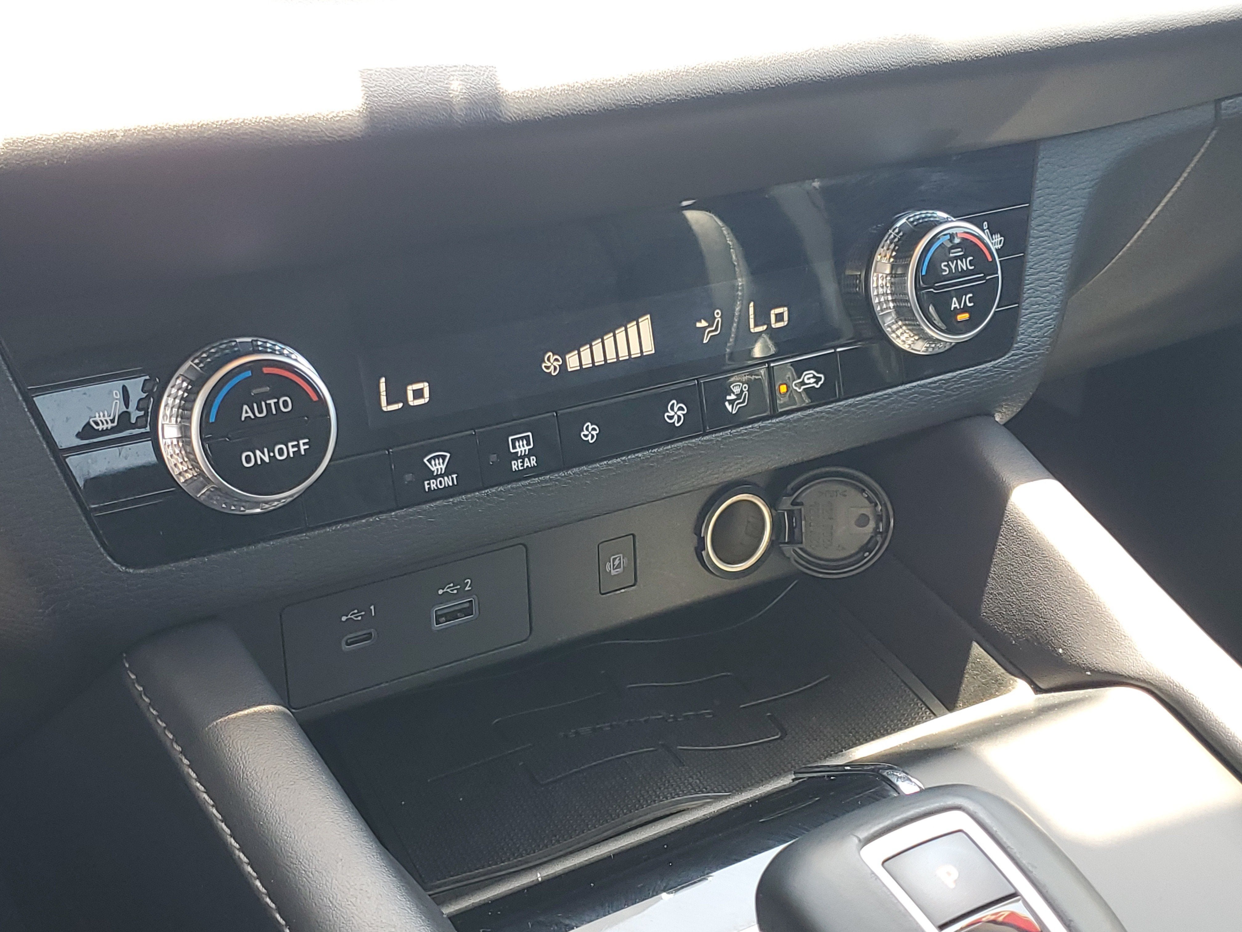 2024 Mitsubishi Outlander SE Black Edition w/Pano Roof
