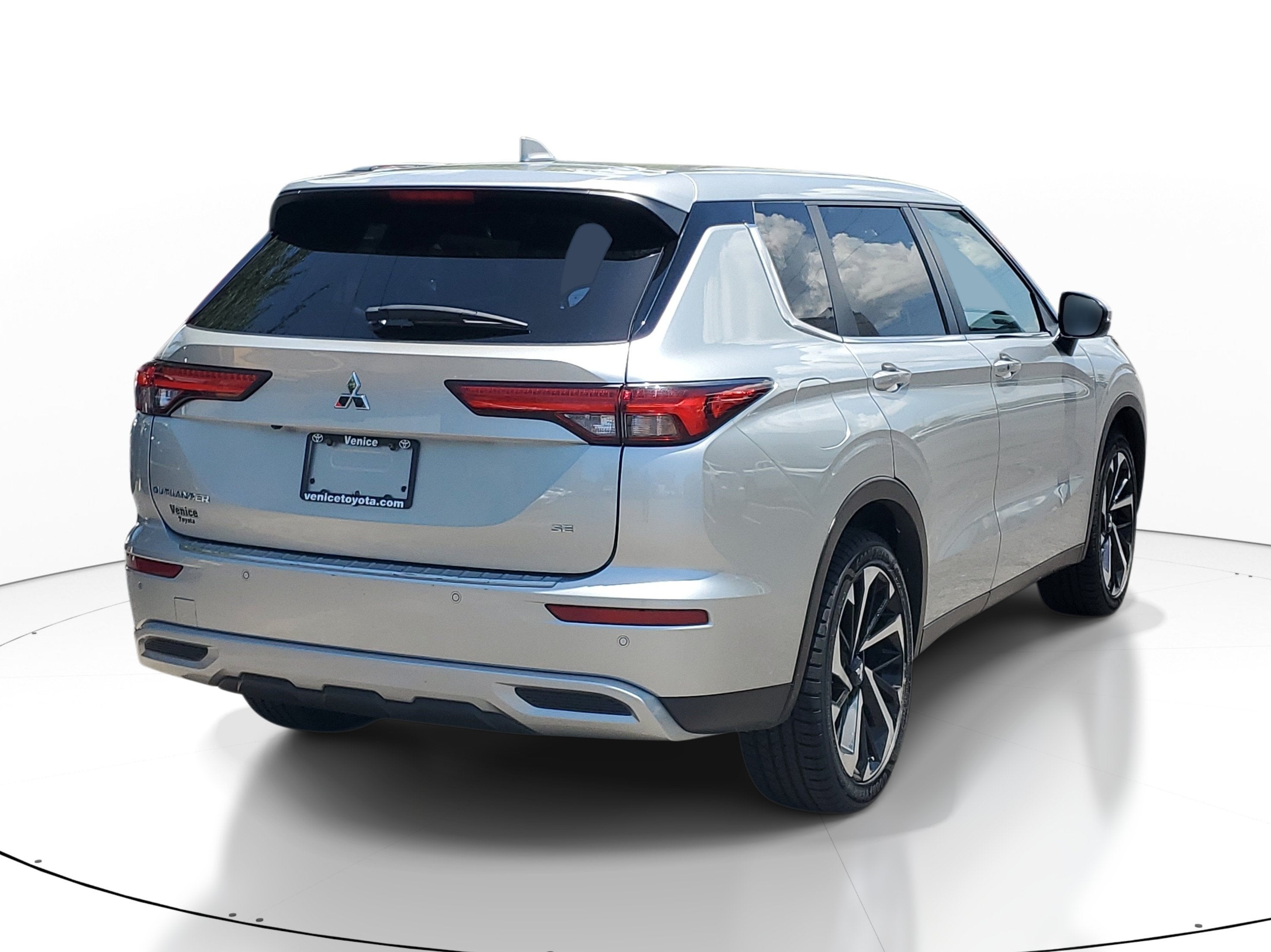 2024 Mitsubishi Outlander SE Black Edition w/Pano Roof