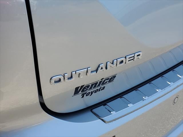 2024 Mitsubishi Outlander SE Black Edition w/Pano Roof