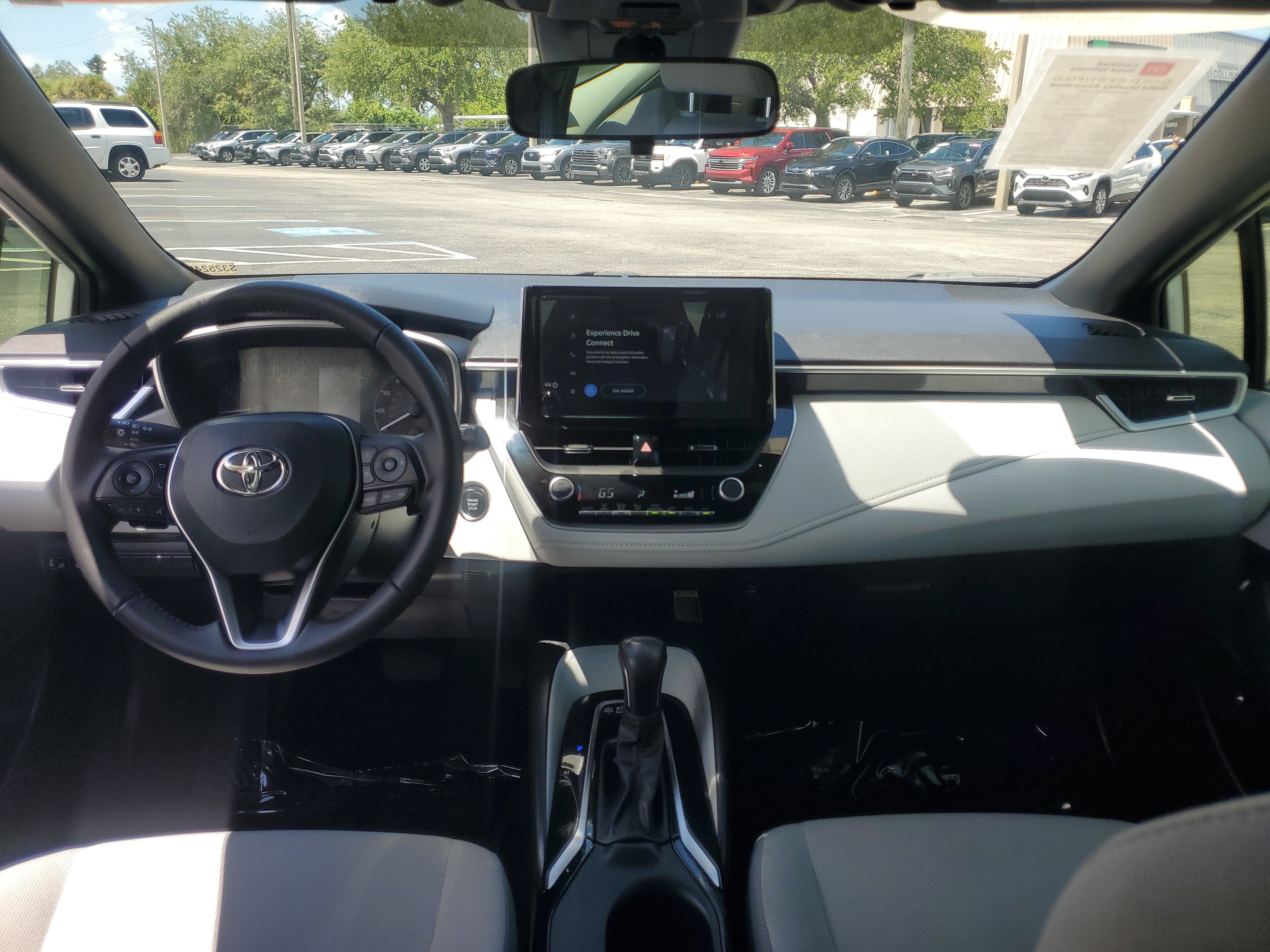 2025 Toyota Corolla Hatchback SE