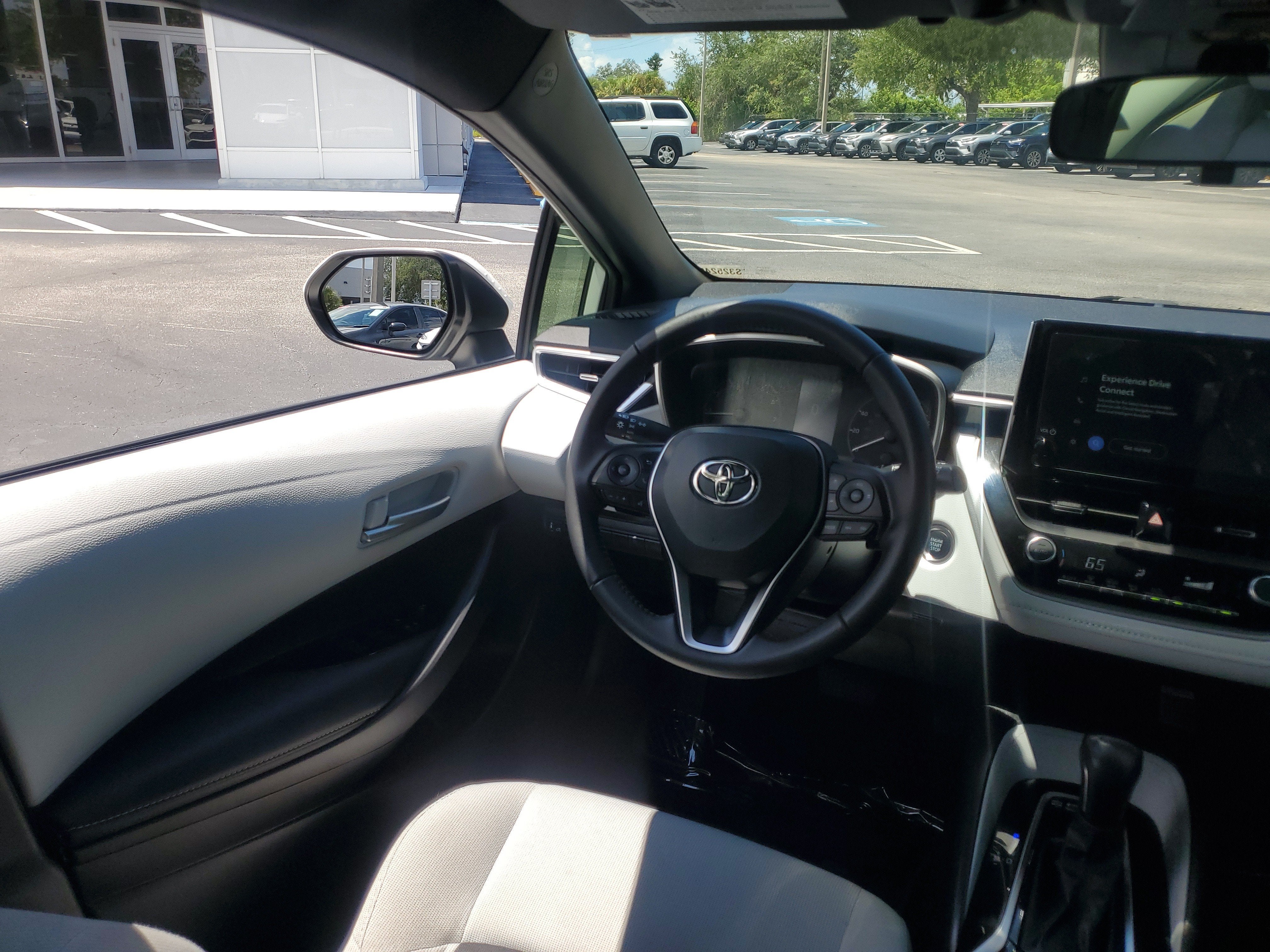2025 Toyota Corolla Hatchback SE