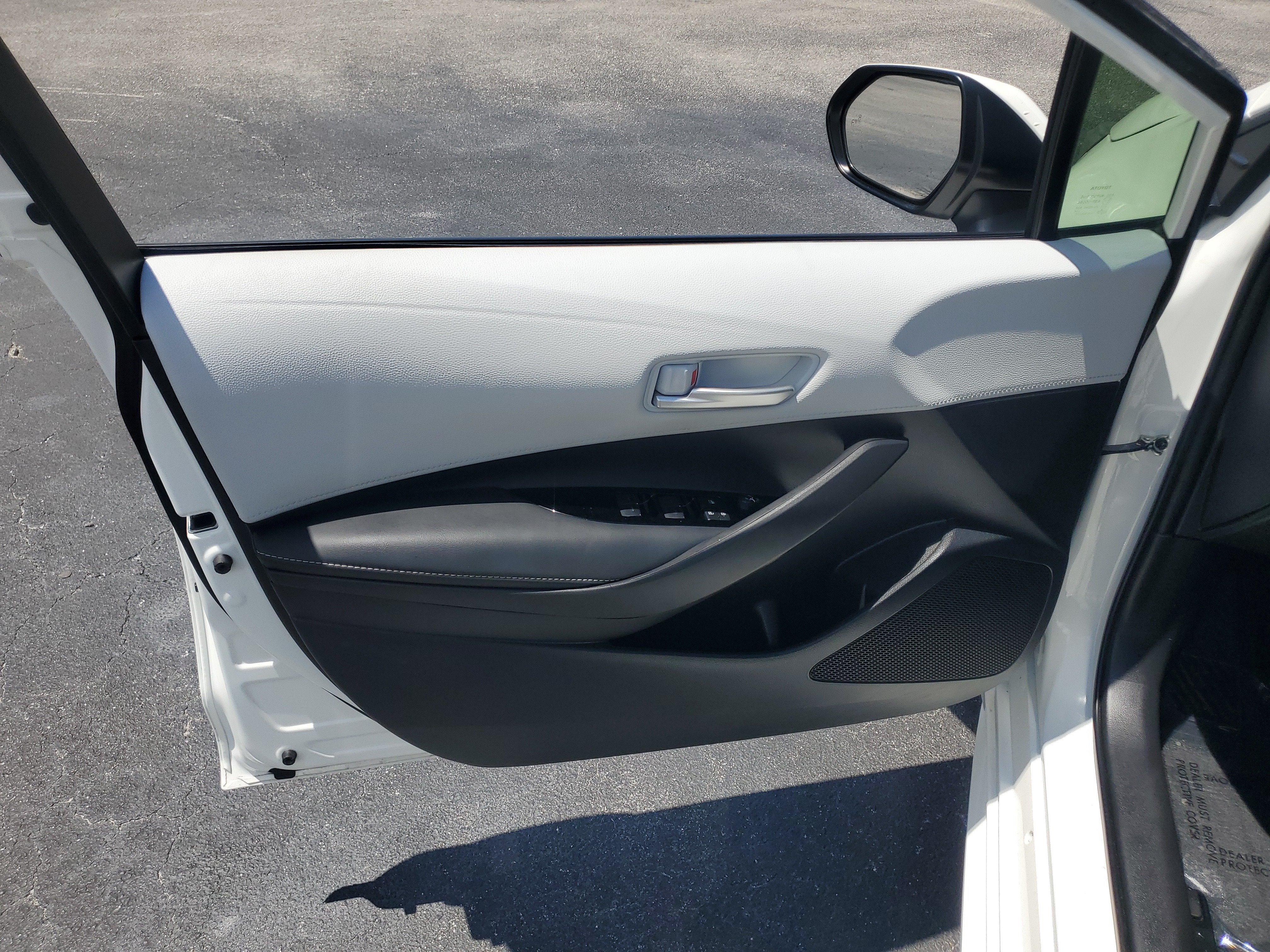 2025 Toyota Corolla Hatchback SE