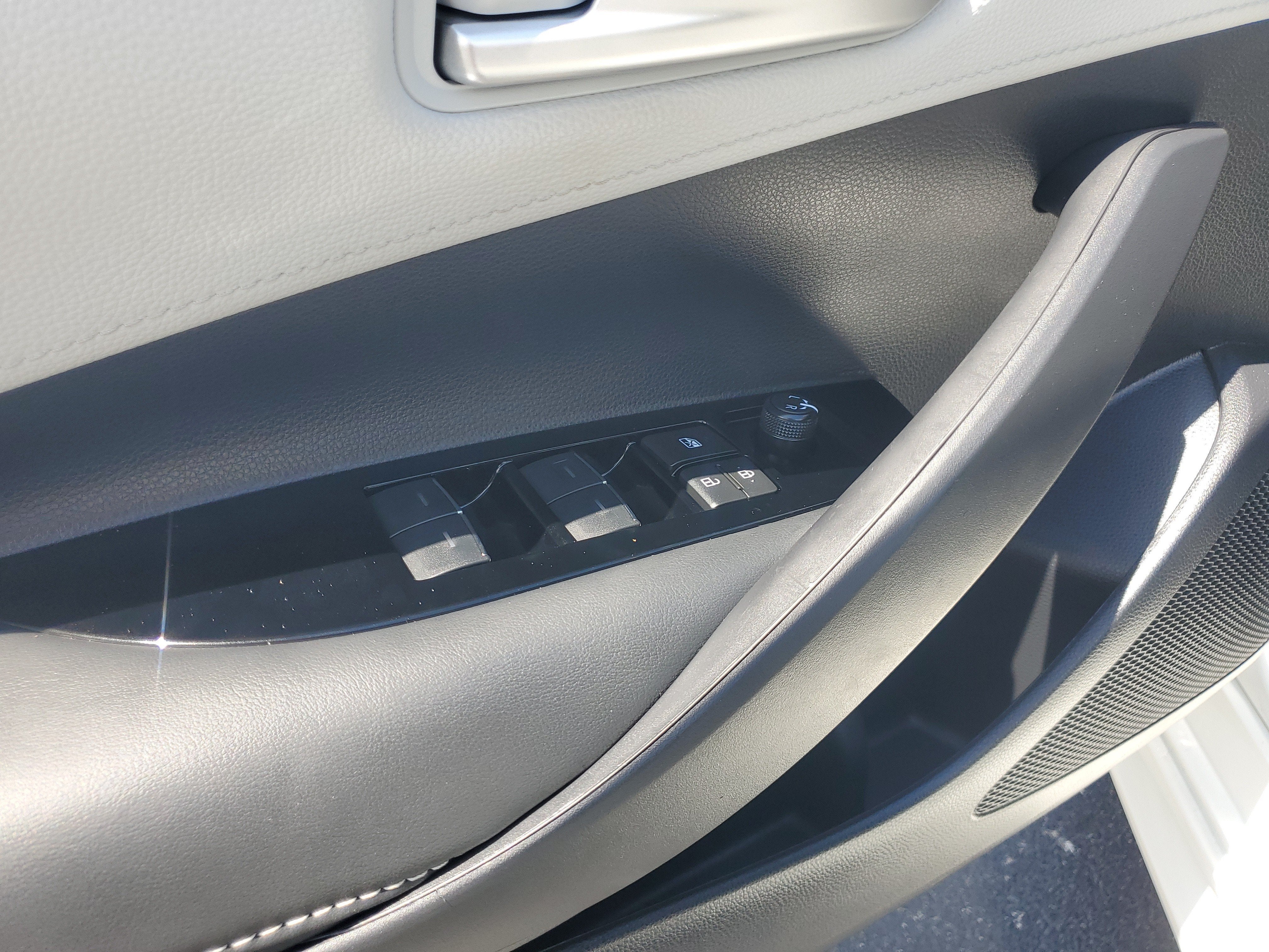 2025 Toyota Corolla Hatchback SE