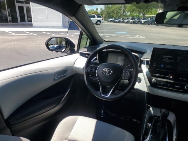 2025 Toyota Corolla Hatchback SE