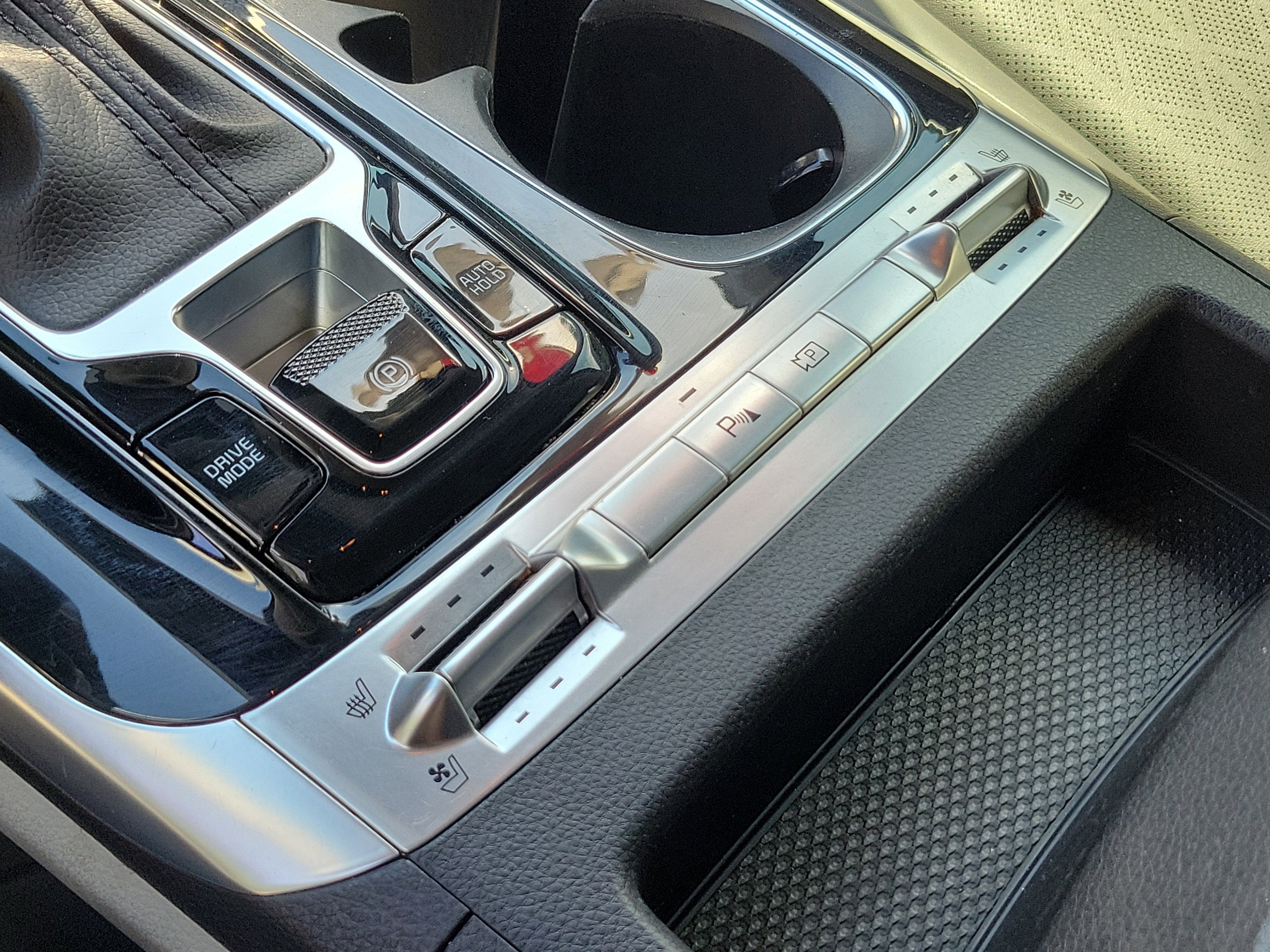 2023 Kia Carnival SX