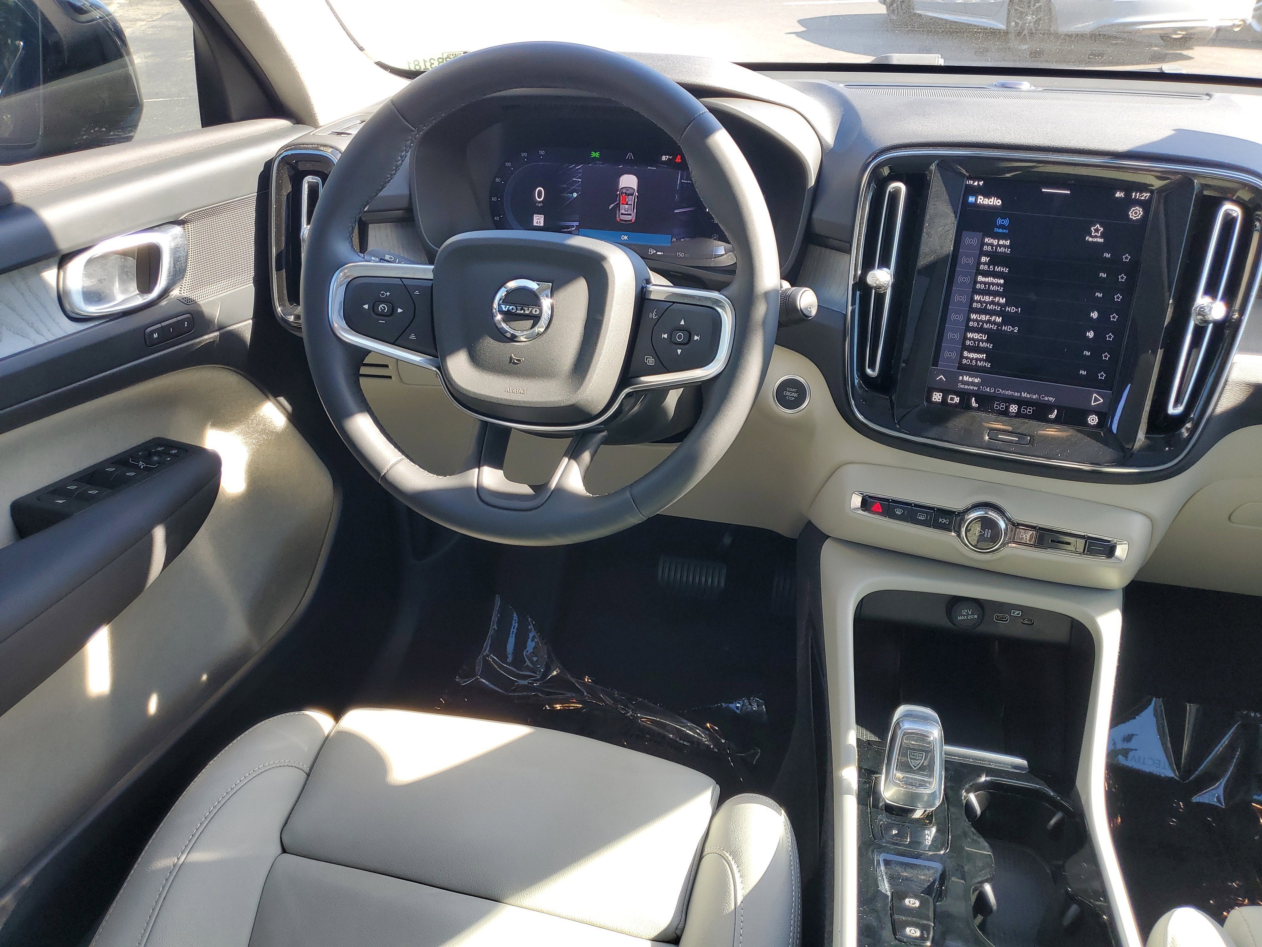 2024 Volvo XC40 Plus Dark Theme