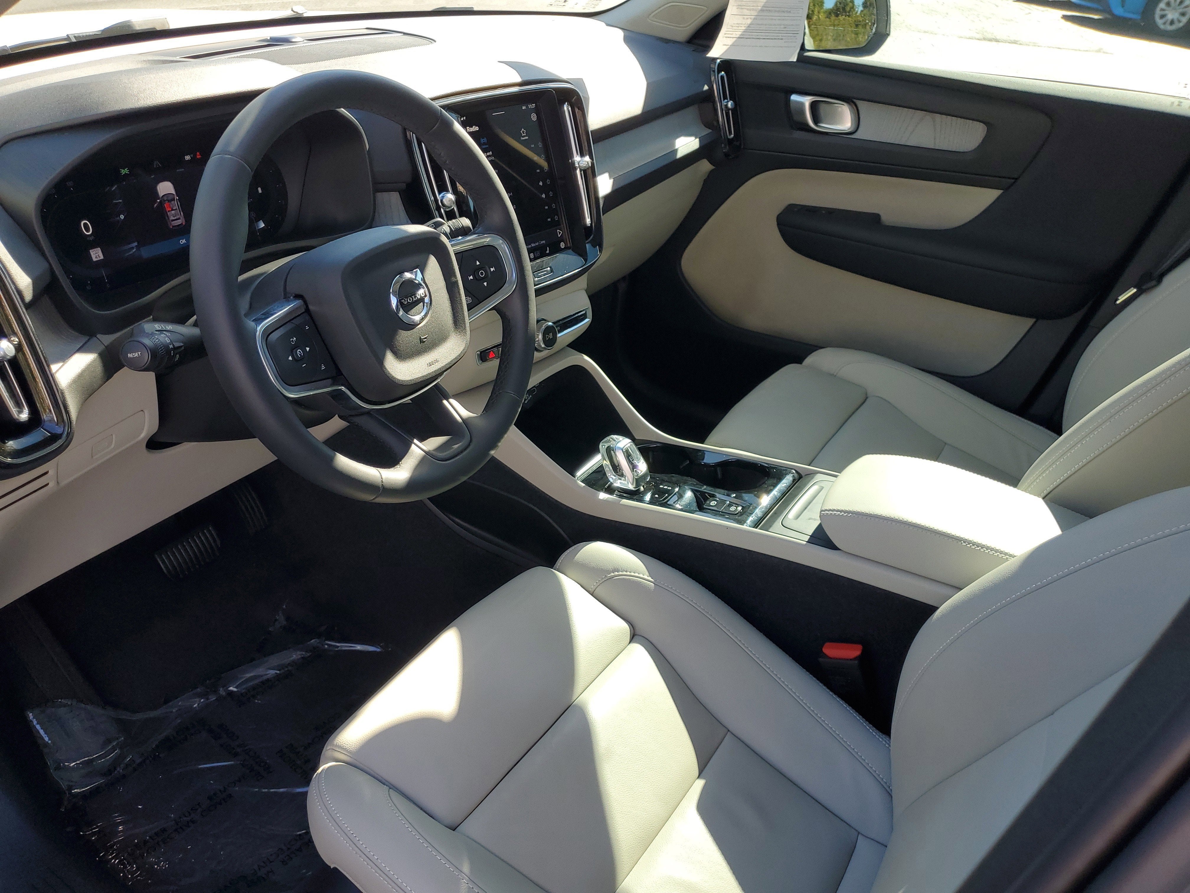 2024 Volvo XC40 Plus Dark Theme