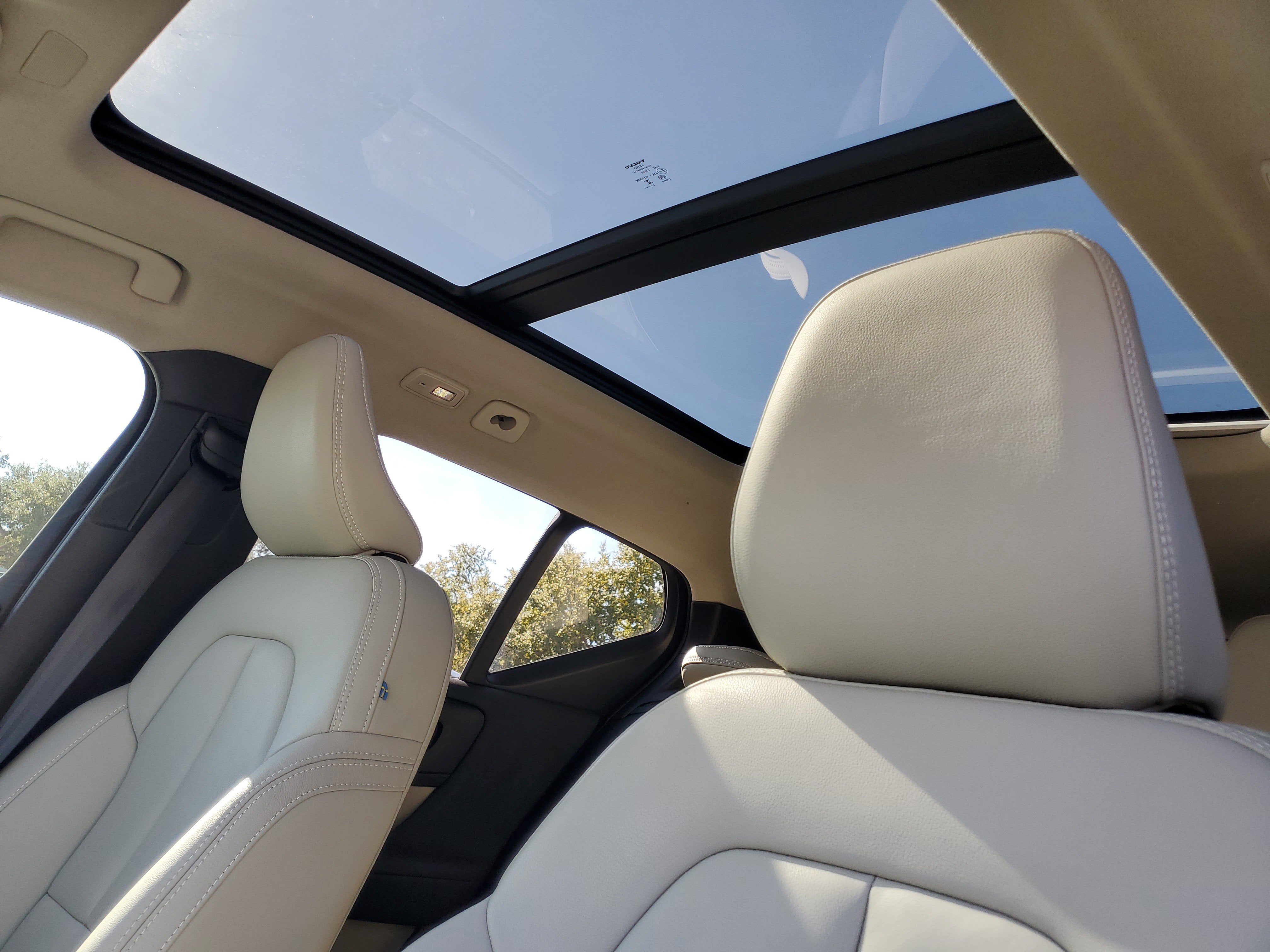 2024 Volvo XC40 Plus Dark Theme