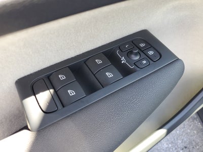 2024 Volvo XC40 Plus Dark Theme