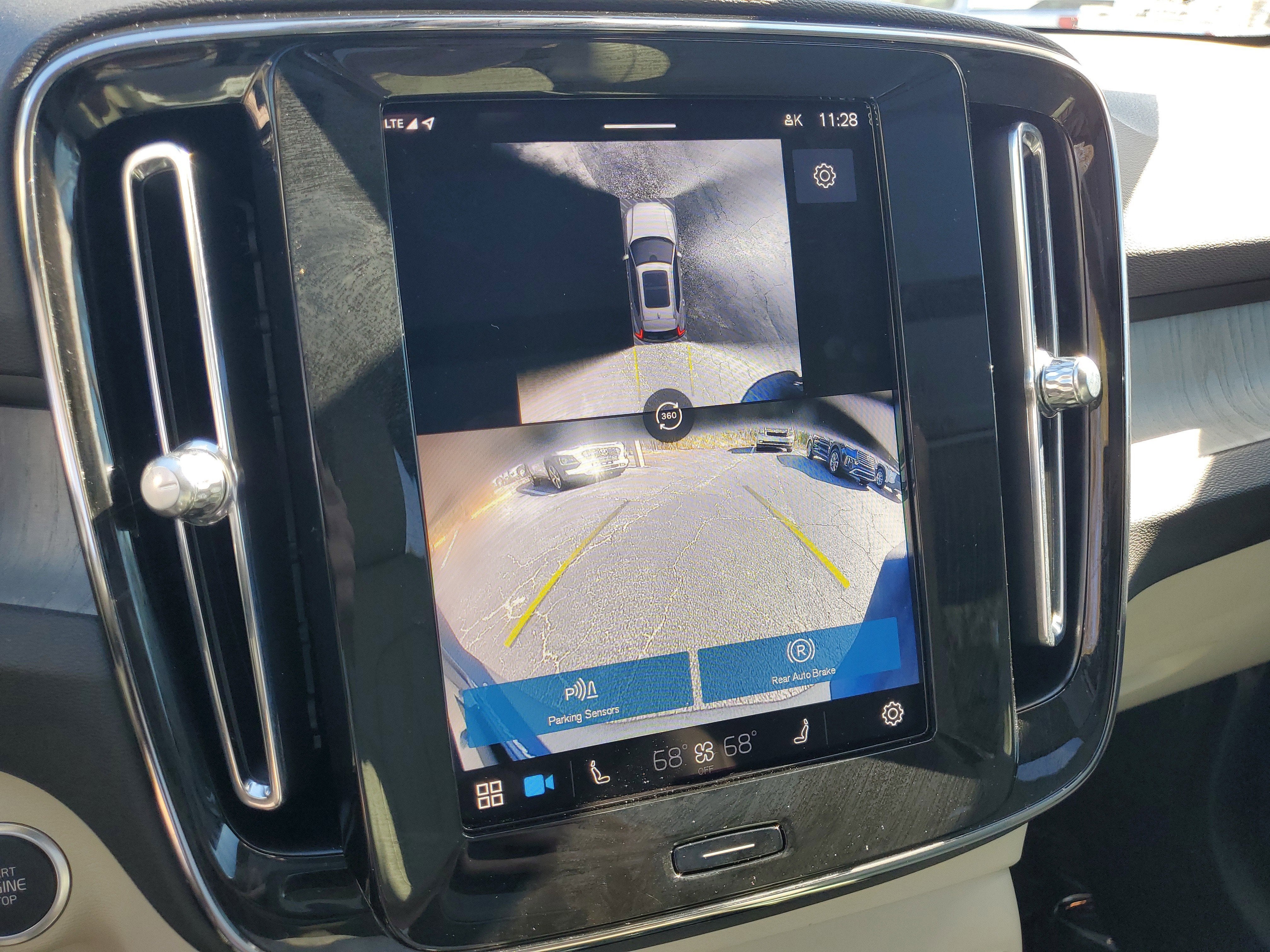 2024 Volvo XC40 Plus Dark Theme