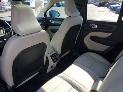 2024 Volvo XC40 Plus Dark Theme