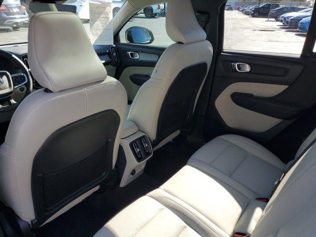 2024 Volvo XC40 Plus Dark Theme