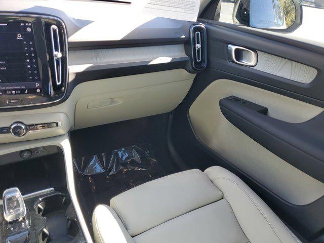 2024 Volvo XC40 Plus Dark Theme