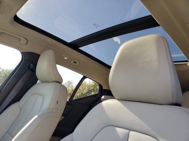 2024 Volvo XC40 Plus Dark Theme