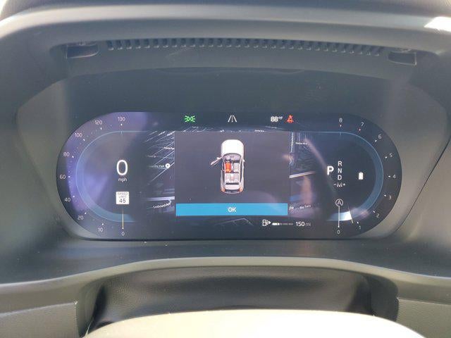 2024 Volvo XC40 Plus Dark Theme