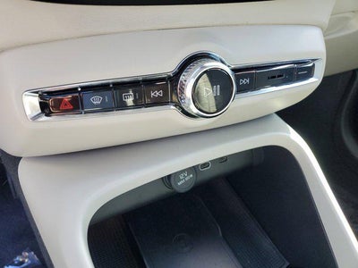 2024 Volvo XC40 Plus Dark Theme