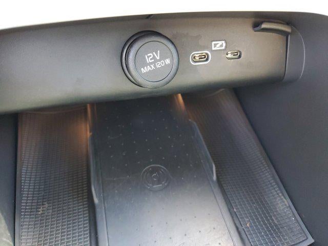 2024 Volvo XC40 Plus Dark Theme