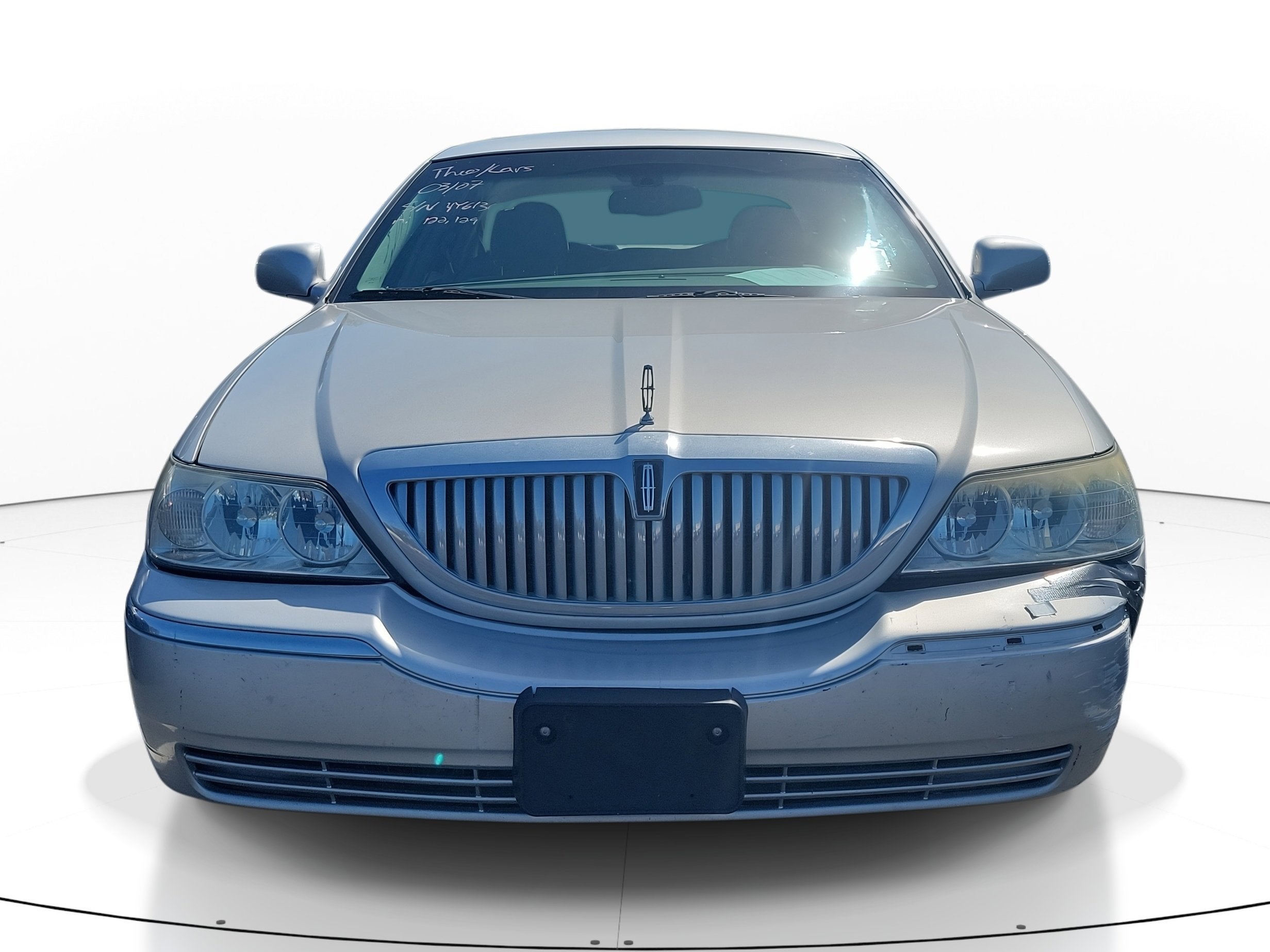2004 Lincoln Town Car Executive