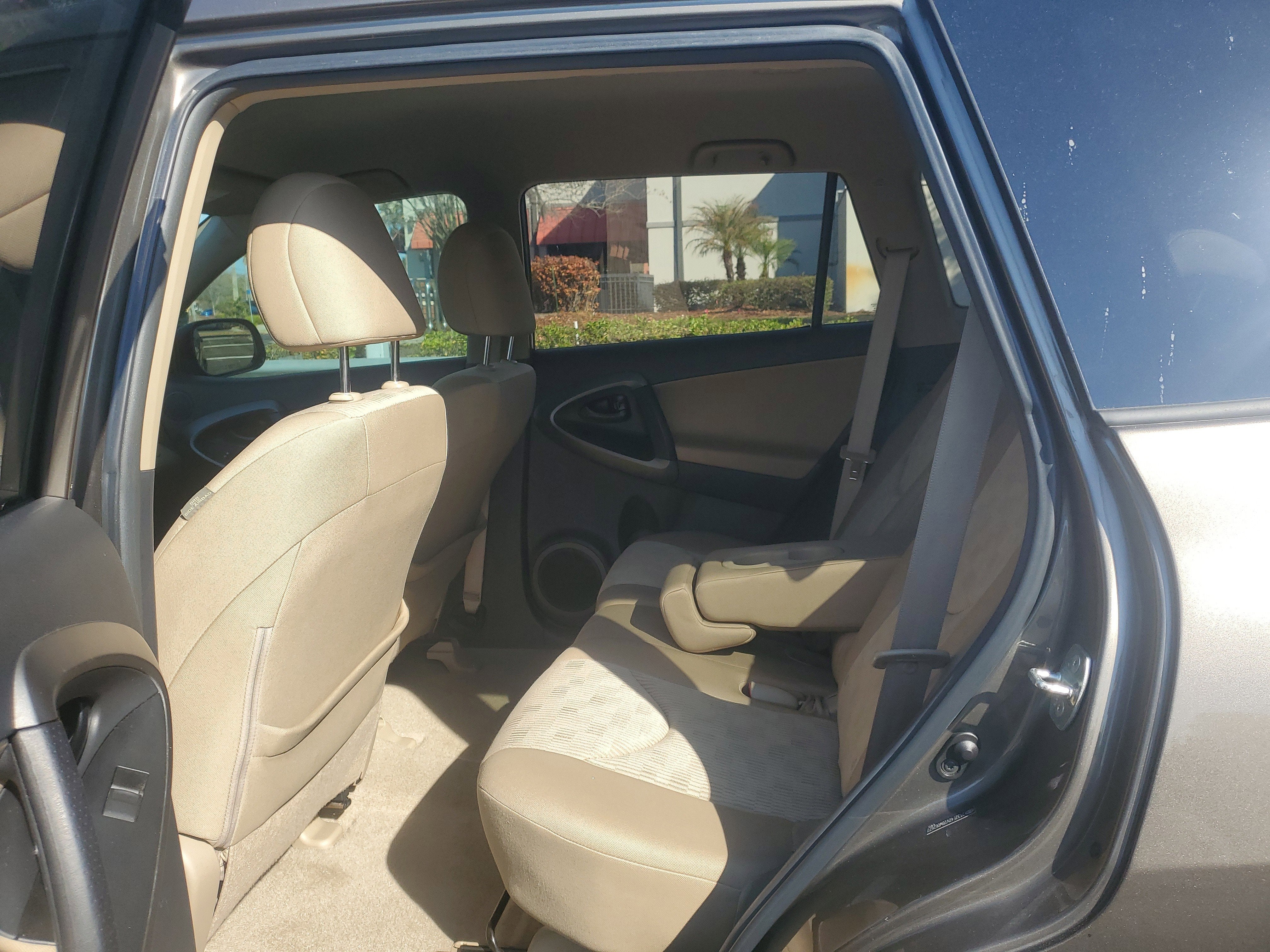 2011 Toyota RAV4 FWD 4dr 4-cyl 4-Spd AT (Natl)