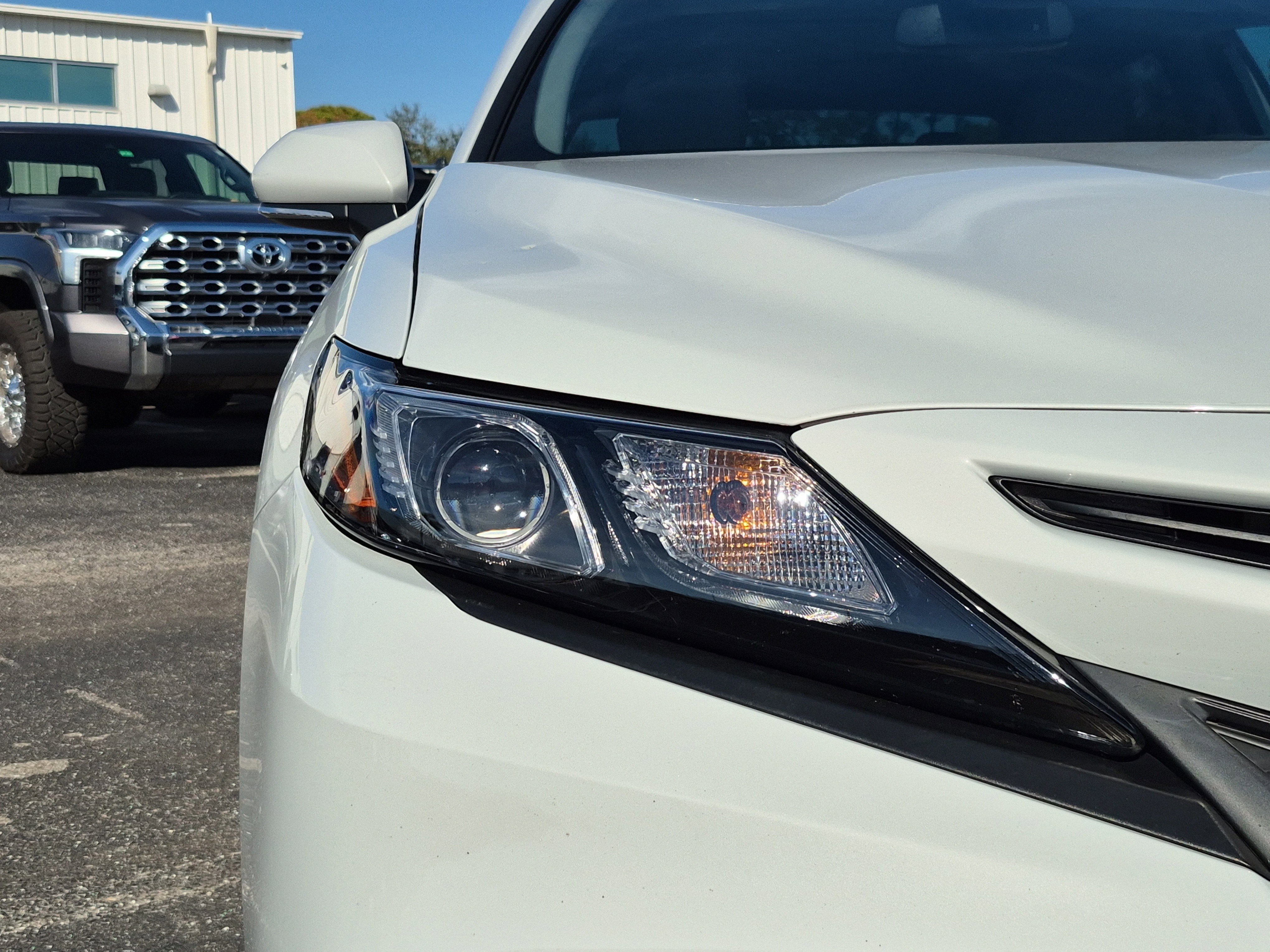 2022 Toyota Camry Hybrid SE