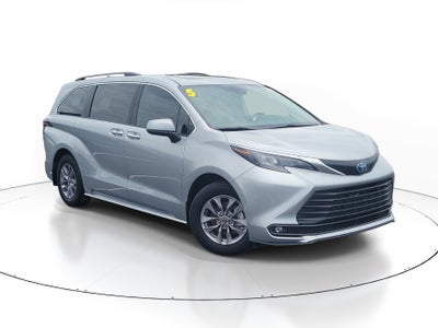 2025 Toyota Sienna XLE