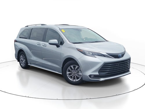 2025 Toyota Sienna XLE