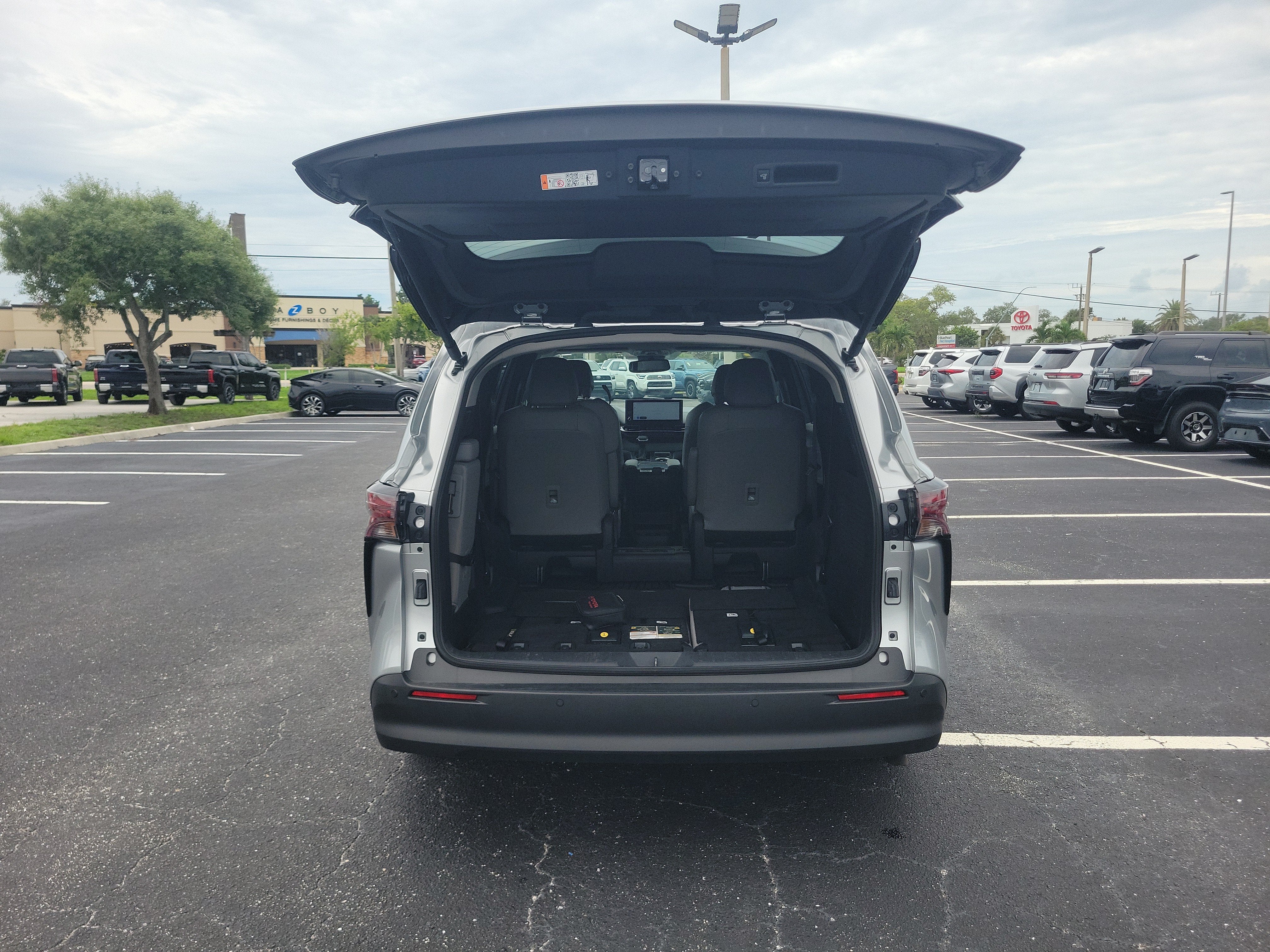 2025 Toyota Sienna XLE