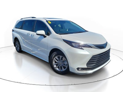 2025 Toyota Sienna XLE